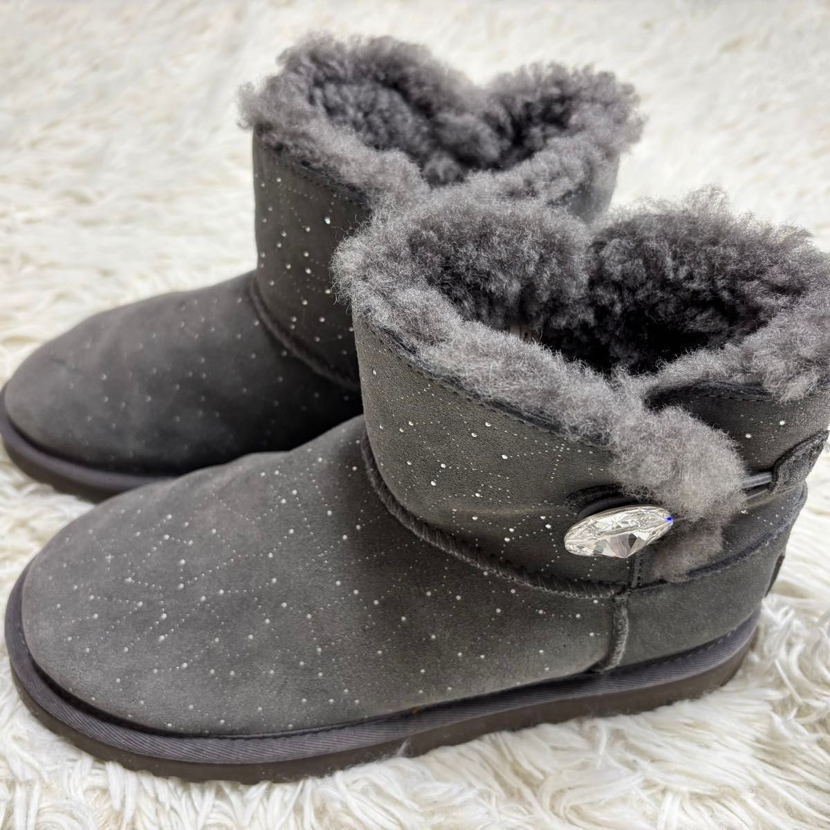 限定コラボ】UGG アグ スワロフスキー グレー 星座 ムートンブーツ