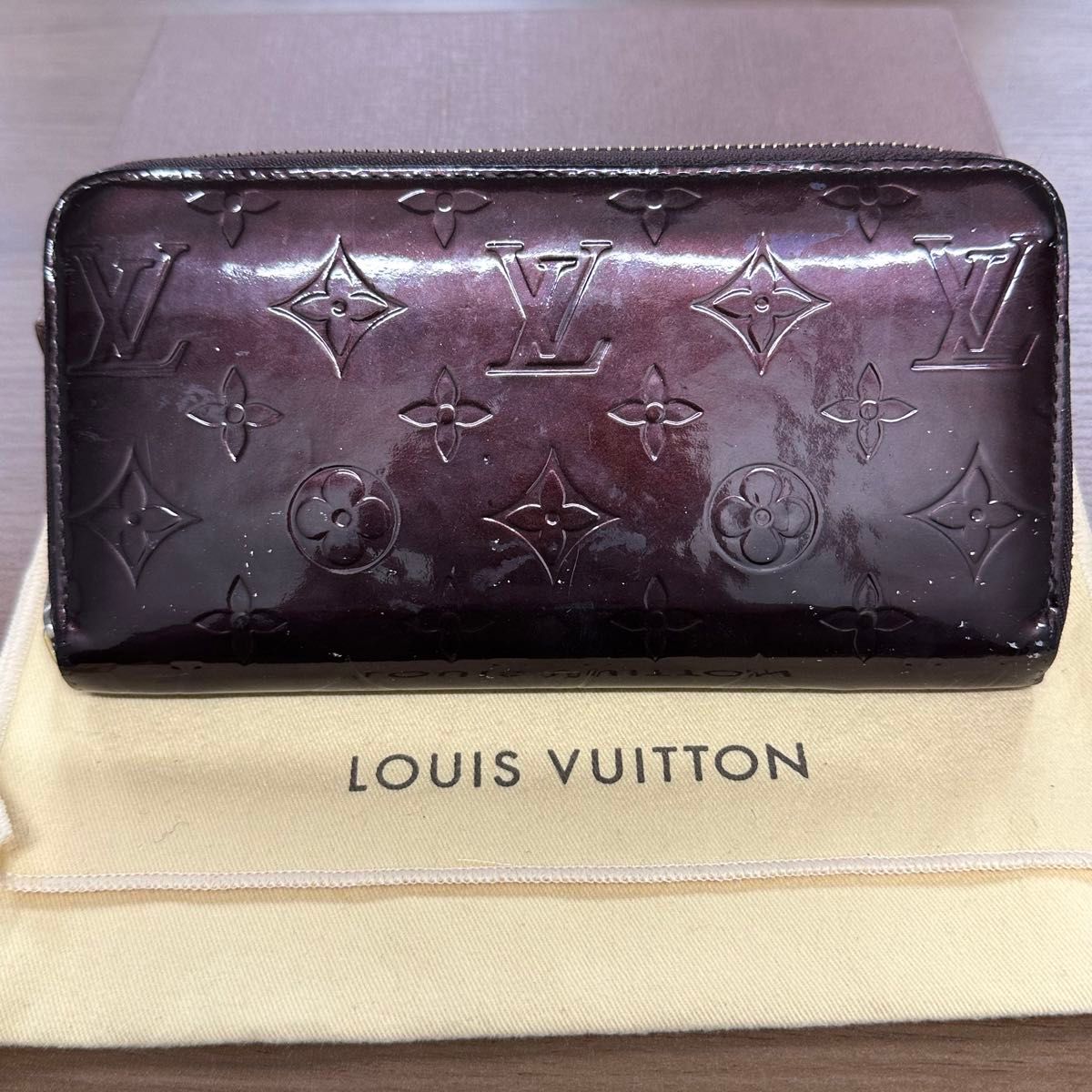 新品同様 ルイヴィトン LOUIS VUITTON ヴェルニ 財布 長財布 ジッピー