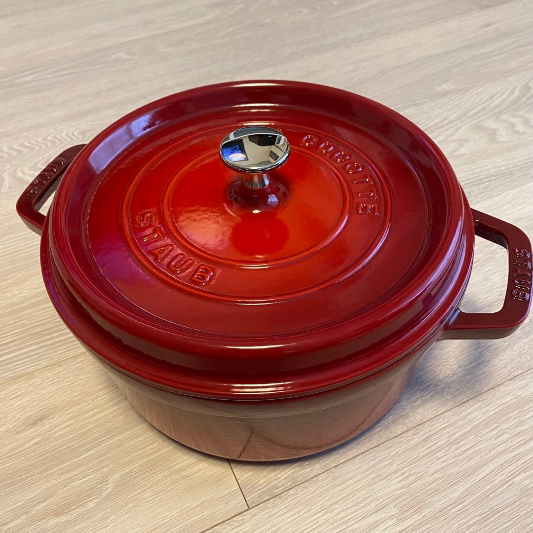 STAUB 両手鍋 レッド 24cm Staub（ストウブ） 【並行輸入品】 鍋 24cm 両手鍋 ストウブ鍋 無水鍋